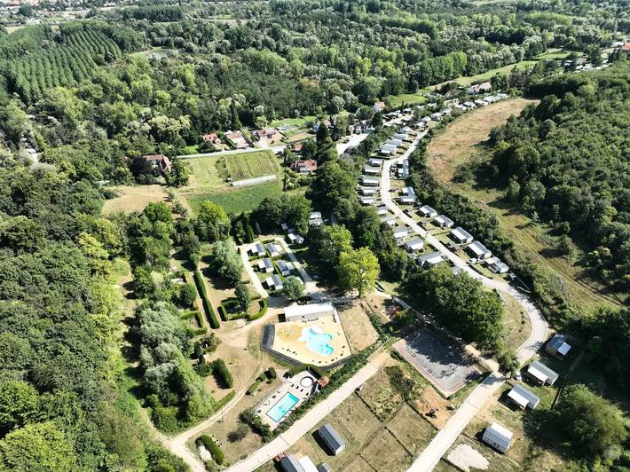 Mobil home pour 4 personnes, avec Terrasse ainsi que Piscine et Vue à La Calotterie