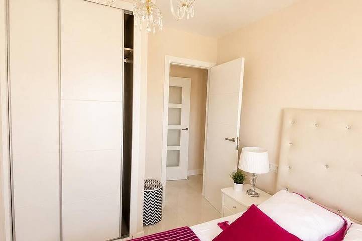 Apartamento entero, The White Apartment: Luxury, Beach and Design. in Playa Puebla de Farnals, Puebla de Farnals