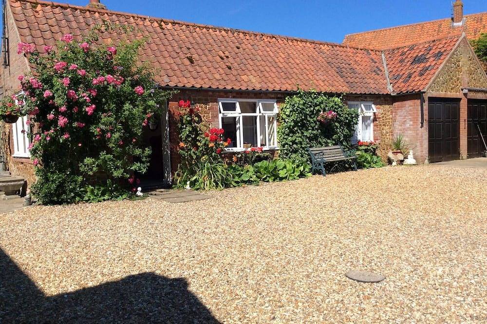 Rose cottage 500yds from the sea. in Old Hunstanton, Norfolk Coast