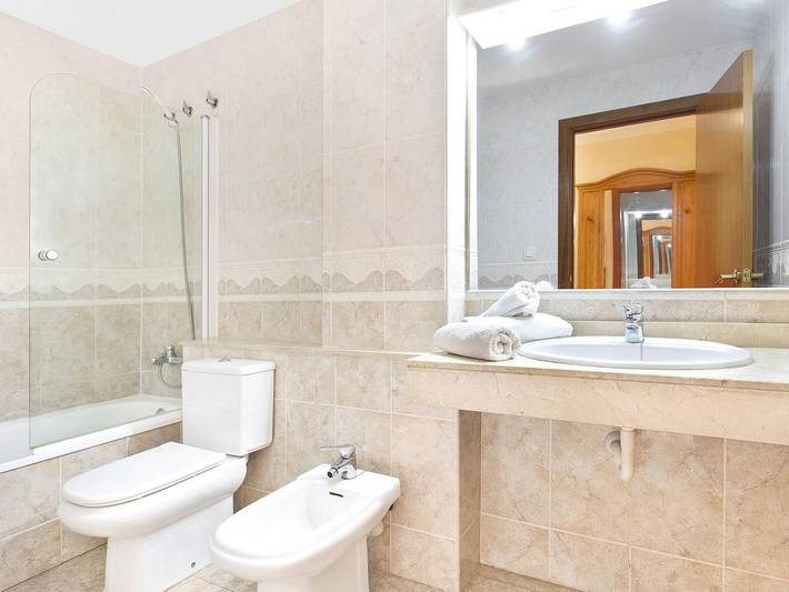 Ferienwohnung für 4 Personen, mit Terrasse und Pool in Lloret de Mar - 2