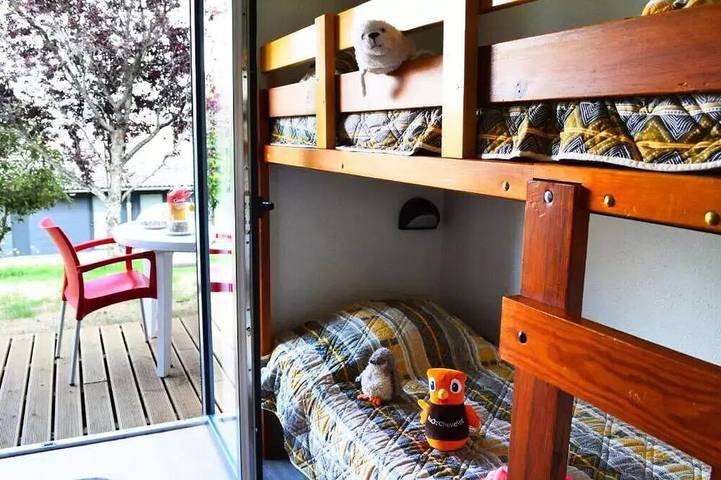 Location de vacances pour 8 personnes, avec balcon/terrasse ainsi que piscine et terrasse à Saint-Julien-Chapteuil - 2