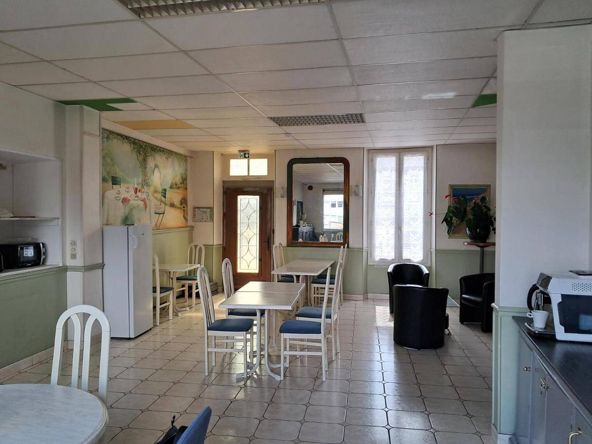 Twin Room in Montereau-Fault-Yonne, Seine-et-Marne