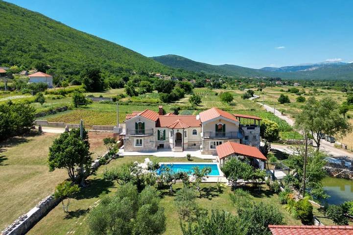 Villa für 12 Personen, mit Balkon und Garten - 1
