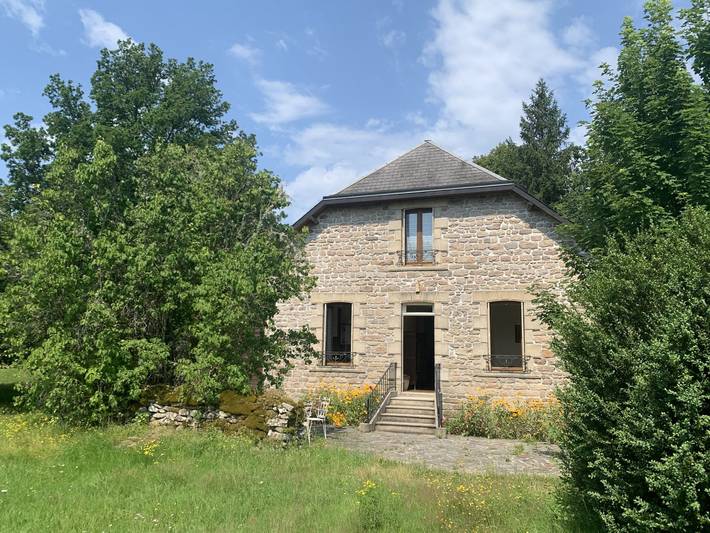 Gîte pour 4 personnes, avec jardin à Peyrelevade