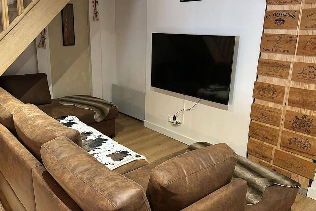 Four-Bedroom House in L'Hospitalet-près-l'Andorre, Ariège