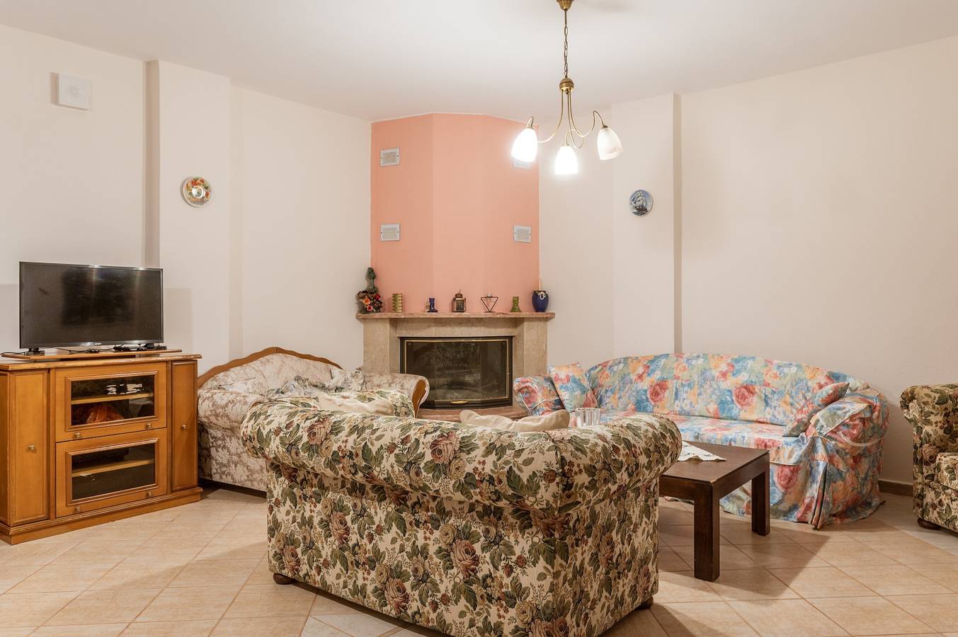 Vakantiehuis 'Moraki Appartement 1 Andros' met eigen terras, gedeelde tuin en Wi-Fi in Andros