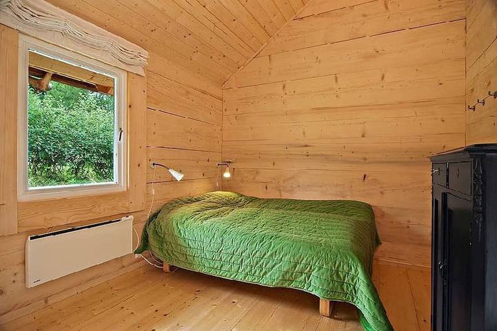 Schönes Blockhaus. Sauna und Nebengebäude . Naturnah. Haustierfreundlich. in Vallåsen, Halland