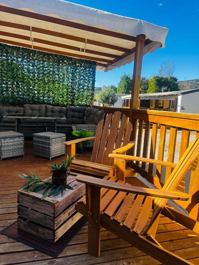 Camping pour 6 personnes, avec Terrasse ainsi que Jardin et Piscine
