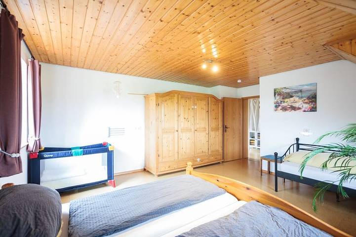 Ganze Wohnung, Helle Ferienwohnung \"Im Grünen\" in Bodenseenähe in Unterwaldhausen, Region Bodensee-Oberschwaben