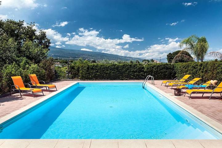 Agriturismo per 13 persone, con Terrazza e Giardino nonché Piscina e Panorama a Acireale