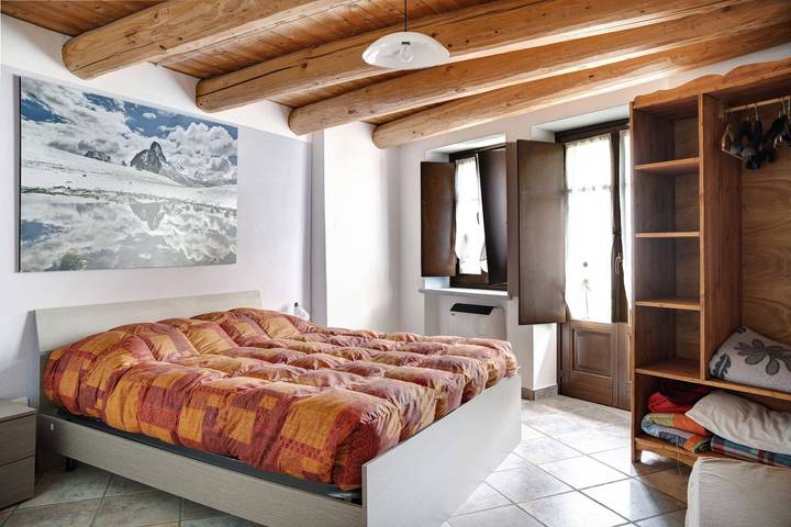 Entire apartment, Holiday Apartment "Stella Alpina Tano Di Grich" with Mountain View, Shared Terrace & 2 Balconies in Prazzo, Cuneo Province
