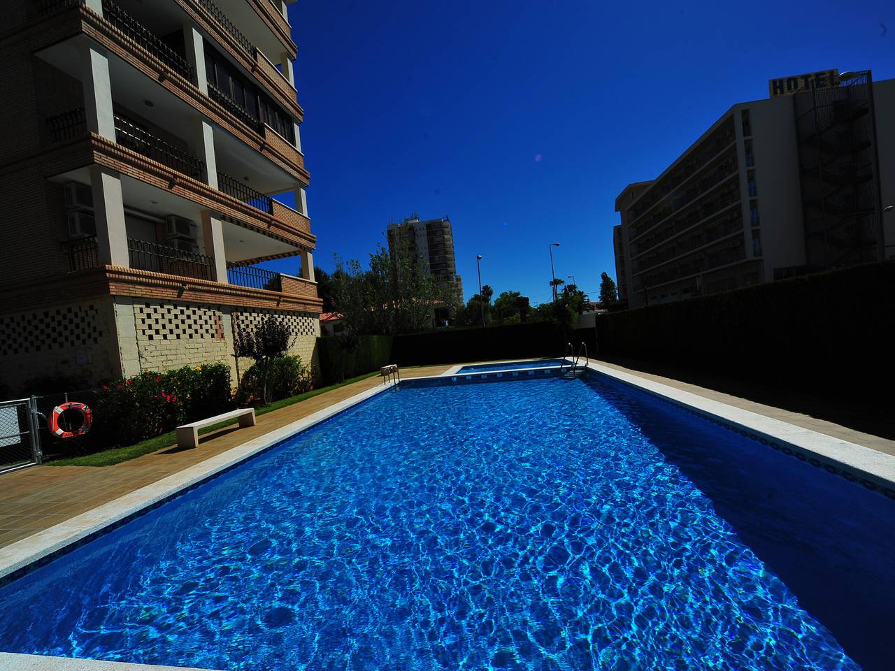Apartamento entero, Apartamento en Benicàssim con piscina y parking, 6 personas in Benicasim, Costa del Azahar