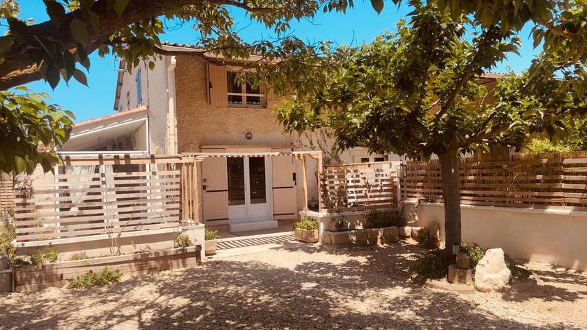Chalet para 4 personas, con jardín además de piscina y jacuzzi - 1