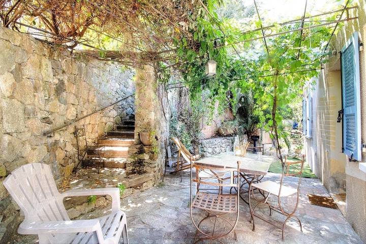 Gîte pour 6 personnes, avec Terrasse ainsi que Jardin et Vue à Lama