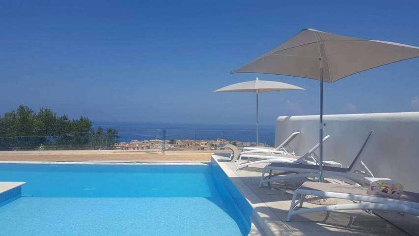 Holiday rental for 4 people, with Hot tub and Terrace as well as Garden and Pool in Tropea
