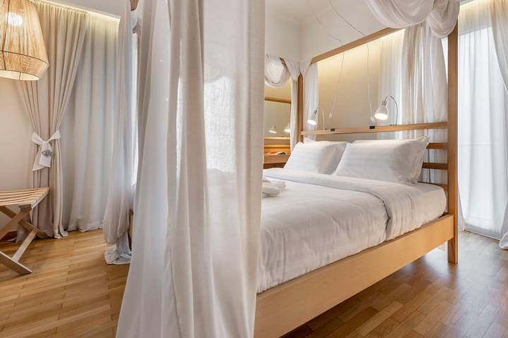 Entire apartment, A Minimal Haven Between The Acropolis And Syntagma in Central Section of Athens, Athens