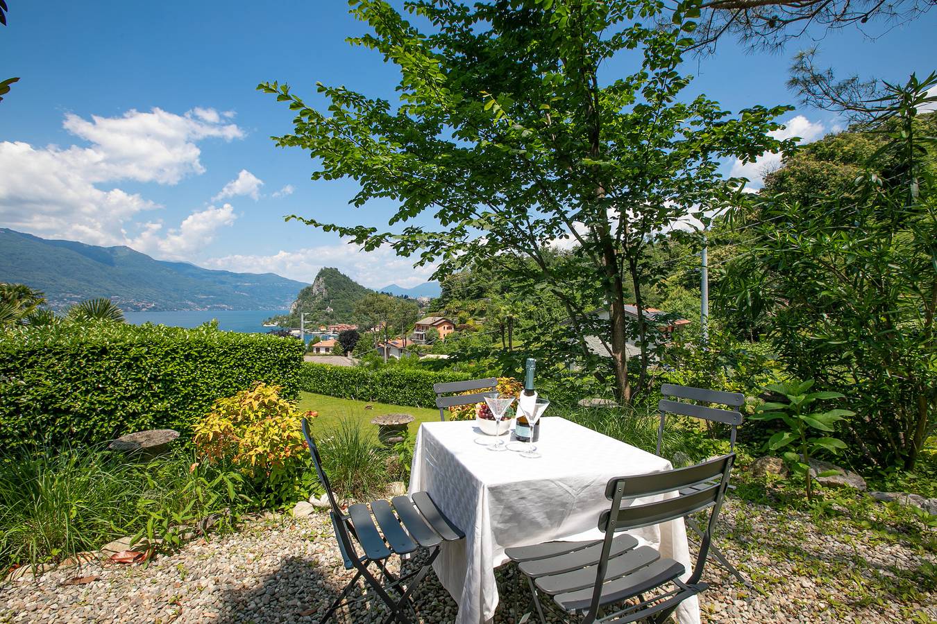 Casa Francesca Garden And View in Castelveccana, Lac Majeur (Lombardie)