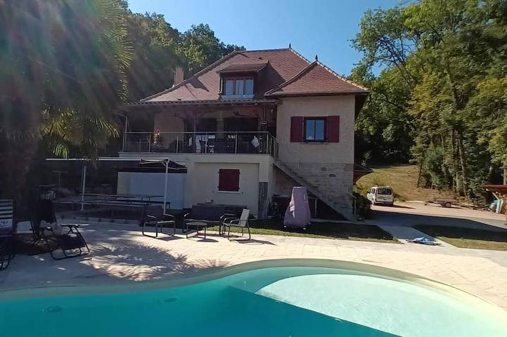 Location de vacances pour 14 personnes, avec Terrasse et Jardin à Carennac