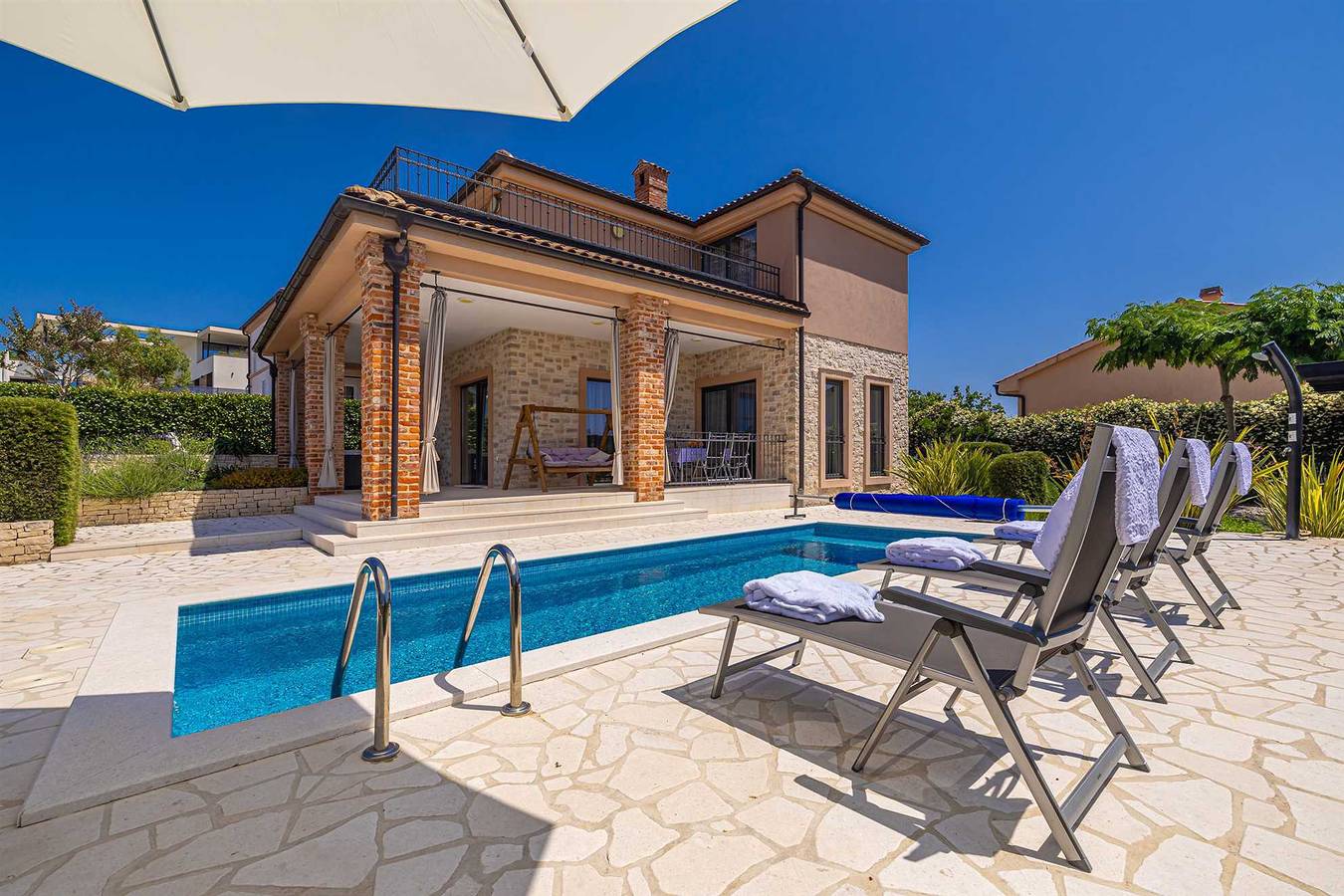 Villa Nathalie mit privatem Pool, Whirlpool und Außensauna in Linardici, Krk