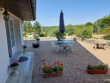 Gîte pour 4 personnes, avec vue et jardin dans Valencisse