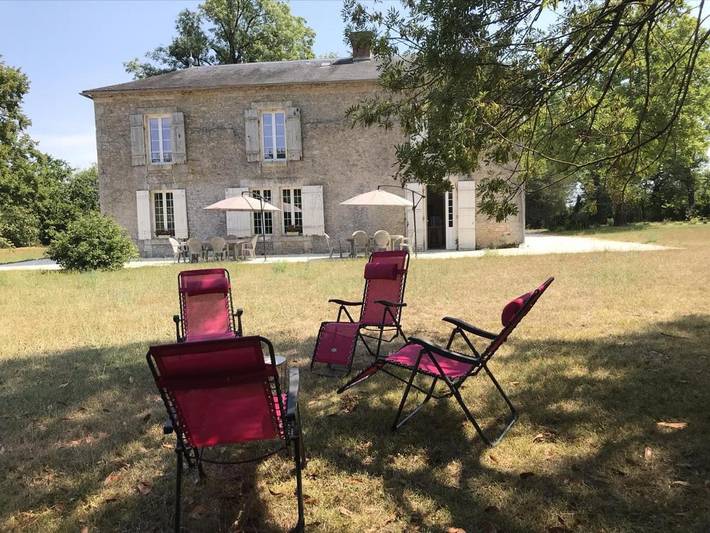 Location de vacances pour 8 personnes, avec jardin et terrasse à Savignac-les-Églises - 2