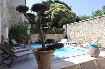 Maison d’hôte pour 2 personnes, avec vue ainsi que terrasse et piscine à Sauzet (Gard)