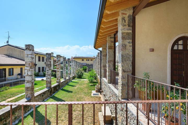 Al Casel – Hill Apartment with Mountain View, Wi-Fi, and Air Conditioning