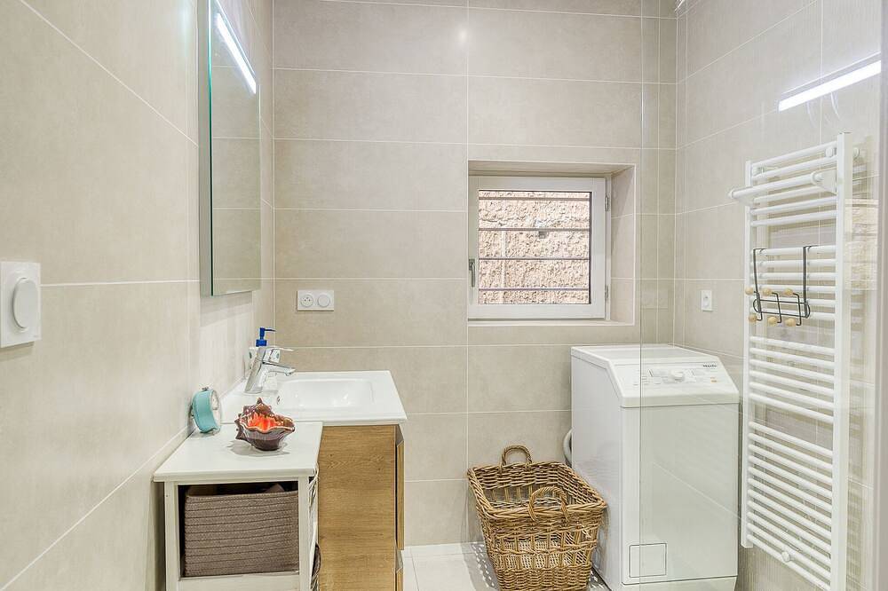 Apartamento entero, Beautiful artist's duplex in the historic center in Trévoux, Región de Bourg-en-Bresse