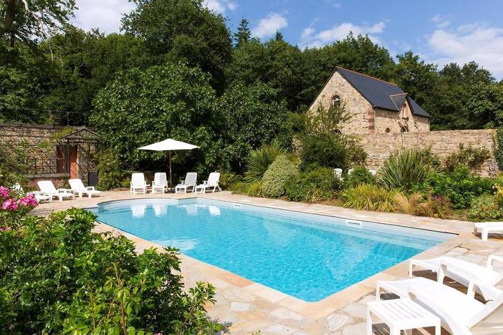 Location de vacances pour 14 personnes, avec terrasse et piscine à Combourg - 4