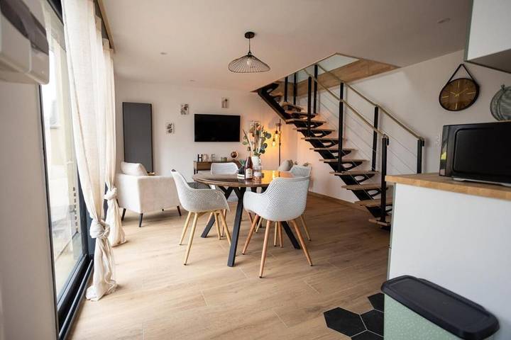 Location de vacances pour 5 personnes, avec Jacuzzi ainsi que Terrasse et Vue à Grand-Laviers