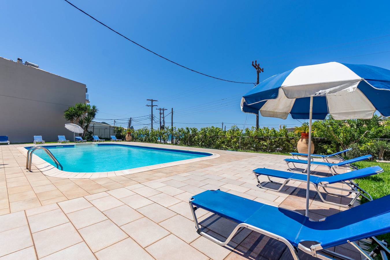 Entire studio, Studio Apartment 'Mires House Side First Floor 8' with Shared Pool, Wi-Fi and Air Conditioning in Agios Gordios, Corfu