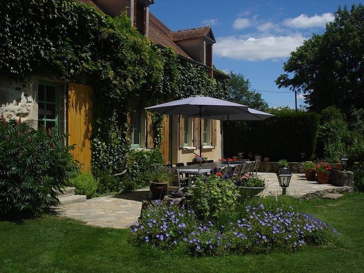 Cottage pour 3 personnes, avec piscine et jardin à Urciers