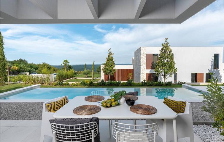 Acogedor apartamento de 150 m² con piscina, wifi y aparcamiento cerca de Presika in Presika, Costa Este de Istria