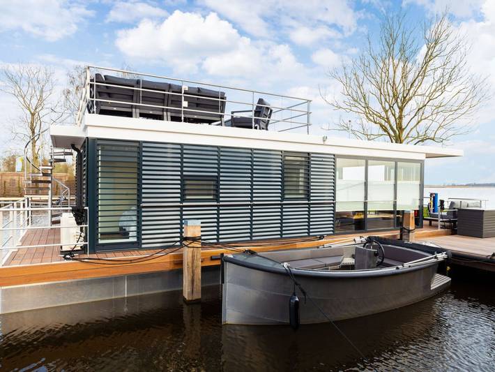 Houseboat De Valreep in Friesland