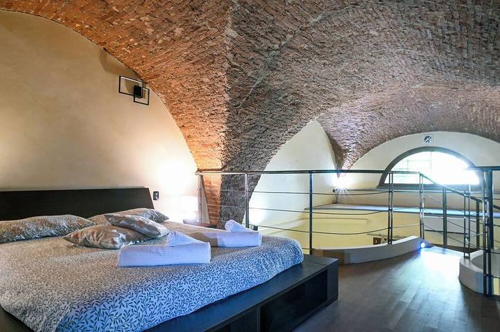 Apartamento entero, Elegant loft in the center of Prato, a 20-minute train ride from Florence in Prato, Provincia de Prato
