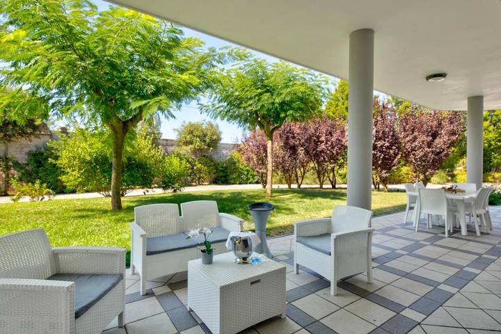 Location de vacances pour 9 personnes, avec Balcon ainsi que Terrasse et Jardin à Calabrese