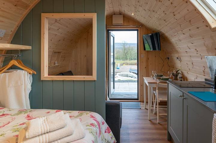 Luxury Glamping Pod with underfloor heating, on a working farm (Dog-friendly) in Lake District