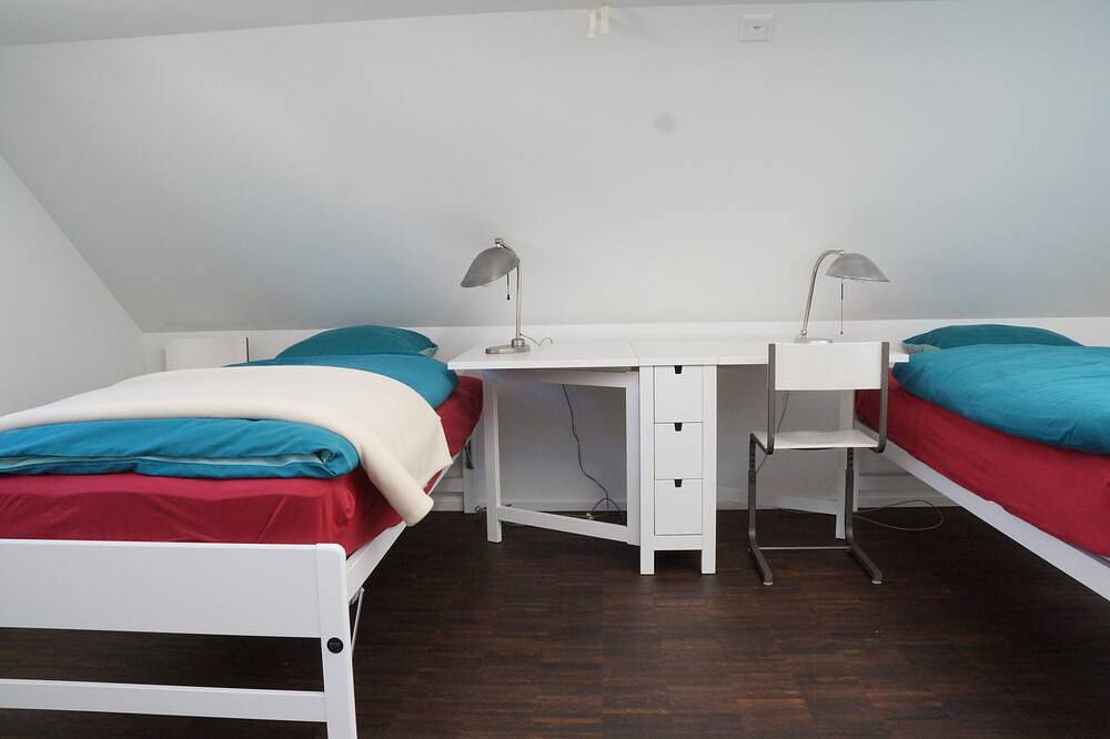 Ganze Wohnung, Grosszügige Dachwohnung mit herrlicher Berg- und Seesicht: Ackaert - Top of Thun in Thun, Thunersee