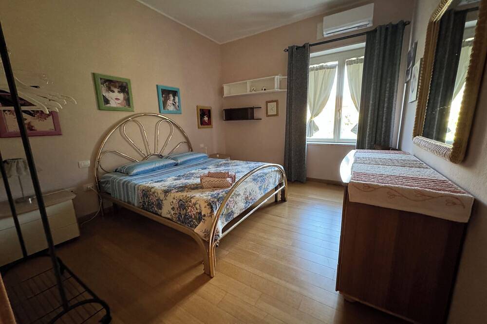 Villa of flowers, nestled in the green between the sea and the mountains. in Poggio dei Pini, Capoterra