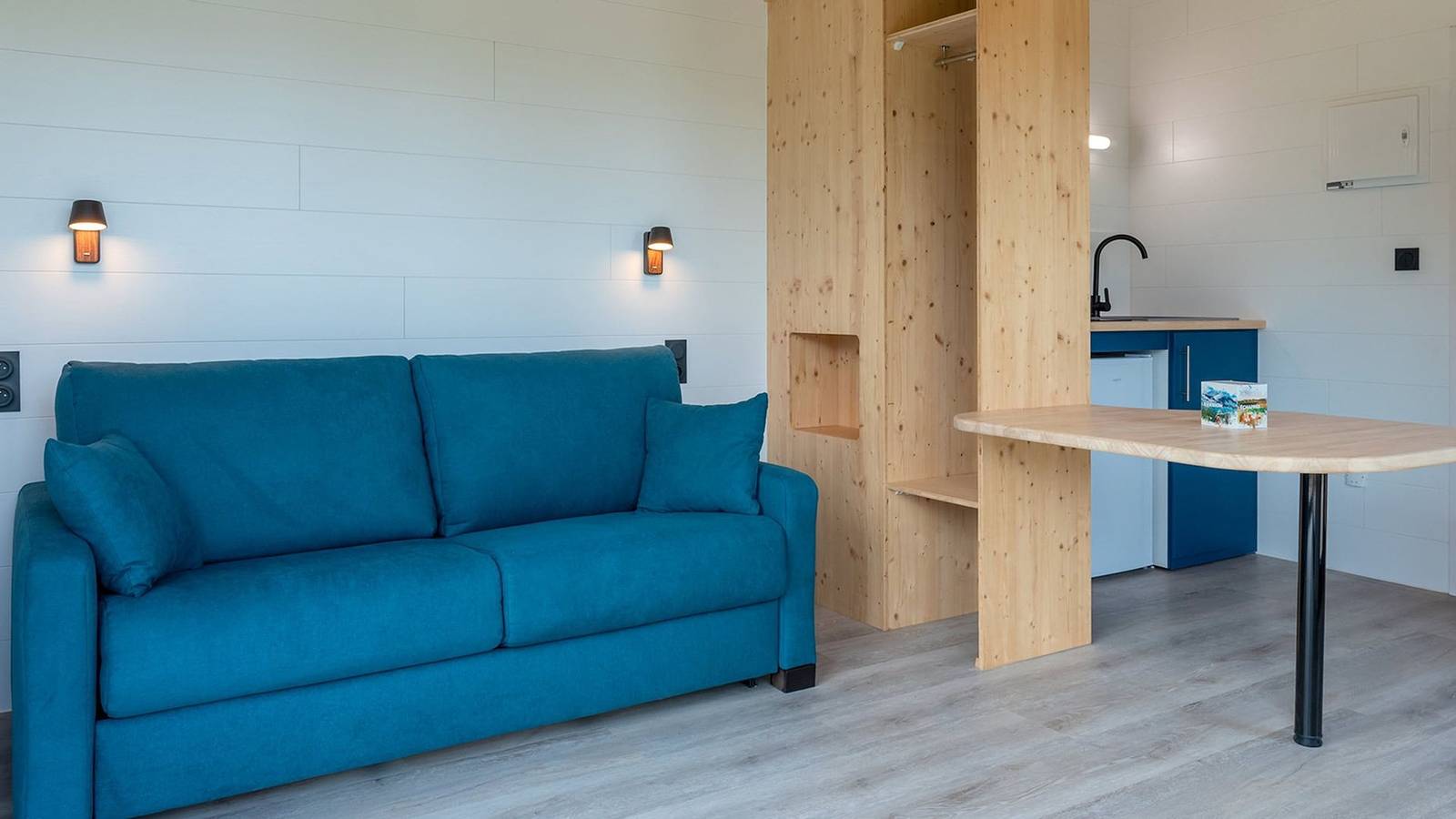Entire apartment, Huts lac view (2 adults + 2 children (under 12)) in Meyrignac-l'Église, Tulle region