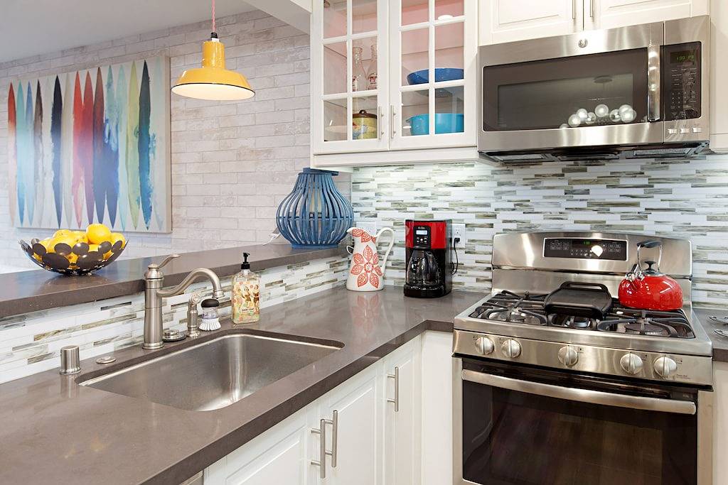 Ganze Wohnung, Colorful & contemporary condo with patio & washer/dryer - watch the fireworks in Anaheim, Orange County