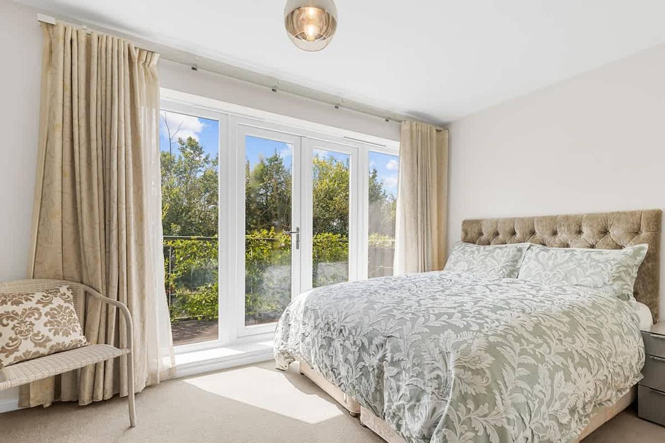 3-Bed Greenhithe Retreat Garden near Bluewater in Stone (Dartford), Dartford