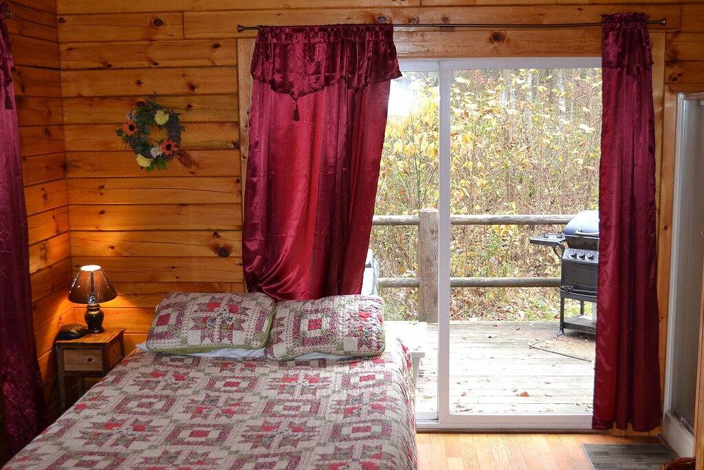 Kabine-Eigenes Badezimmer-Standard-Lovebirds Cabin in Hocking Hills
