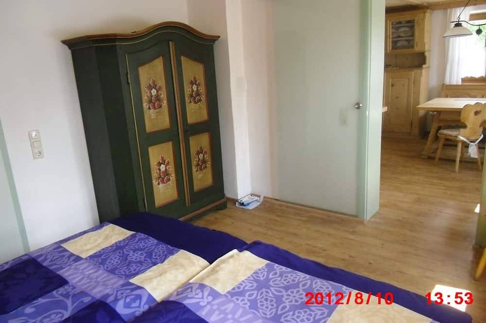 Ganze Wohnung, Ferienwhg.in Berghof, Parterre gemütlich im alpenländischen Stil mit Carport in Halblech, Bayerisch Schwaben