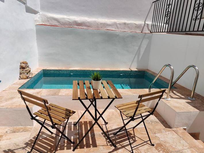 Apartamento para 5 personas, con Balcón además de Terraza y Piscina en Montejaque