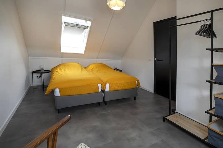 Villa in Friesland mit Garten und Terrasse in Sint Nicolaasga, Ijsselmeer