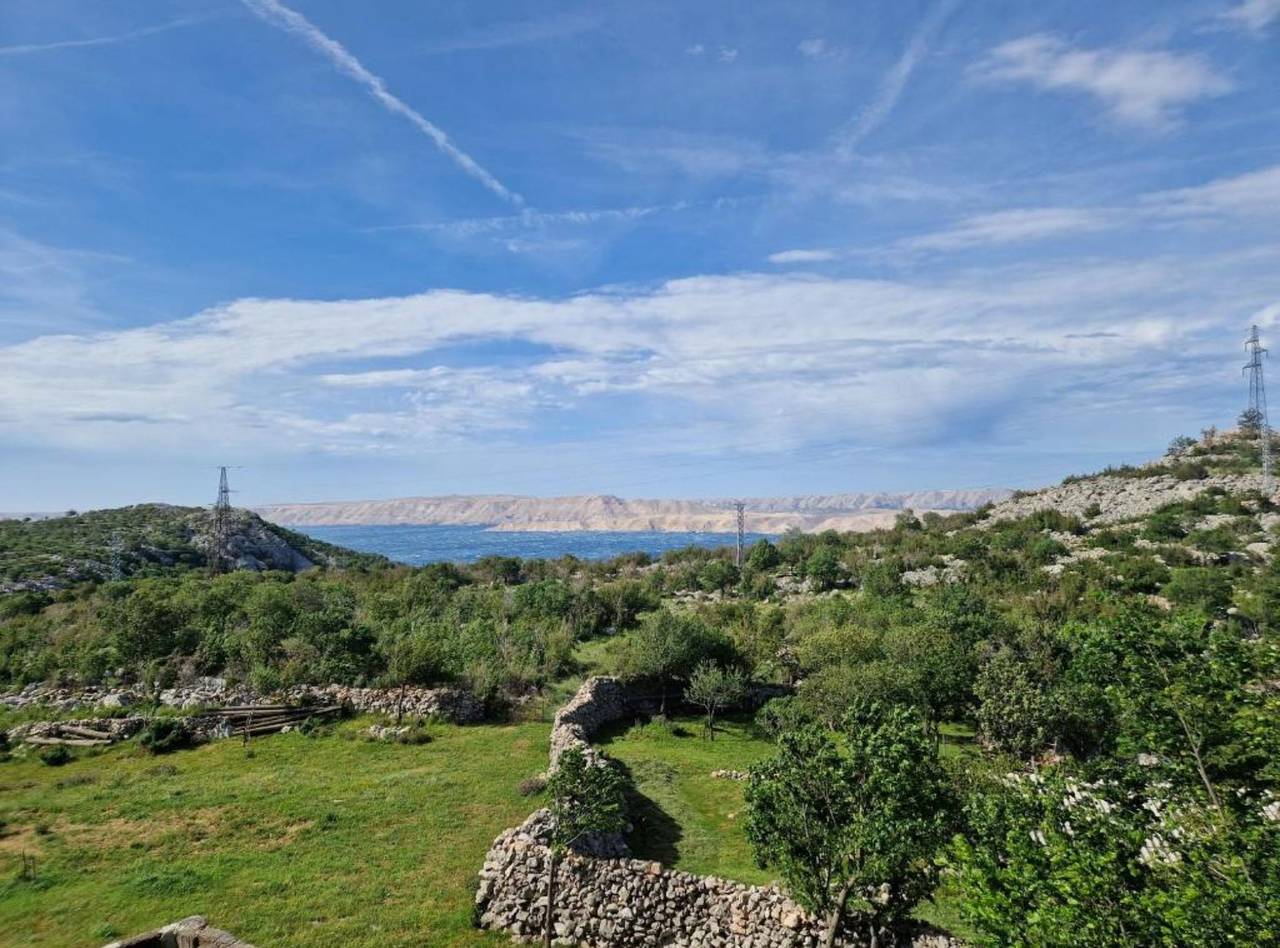 Cały apartament, Three Bedroom Apartment With Balcony And Sea View in Karlobag, Velebit Nature Park