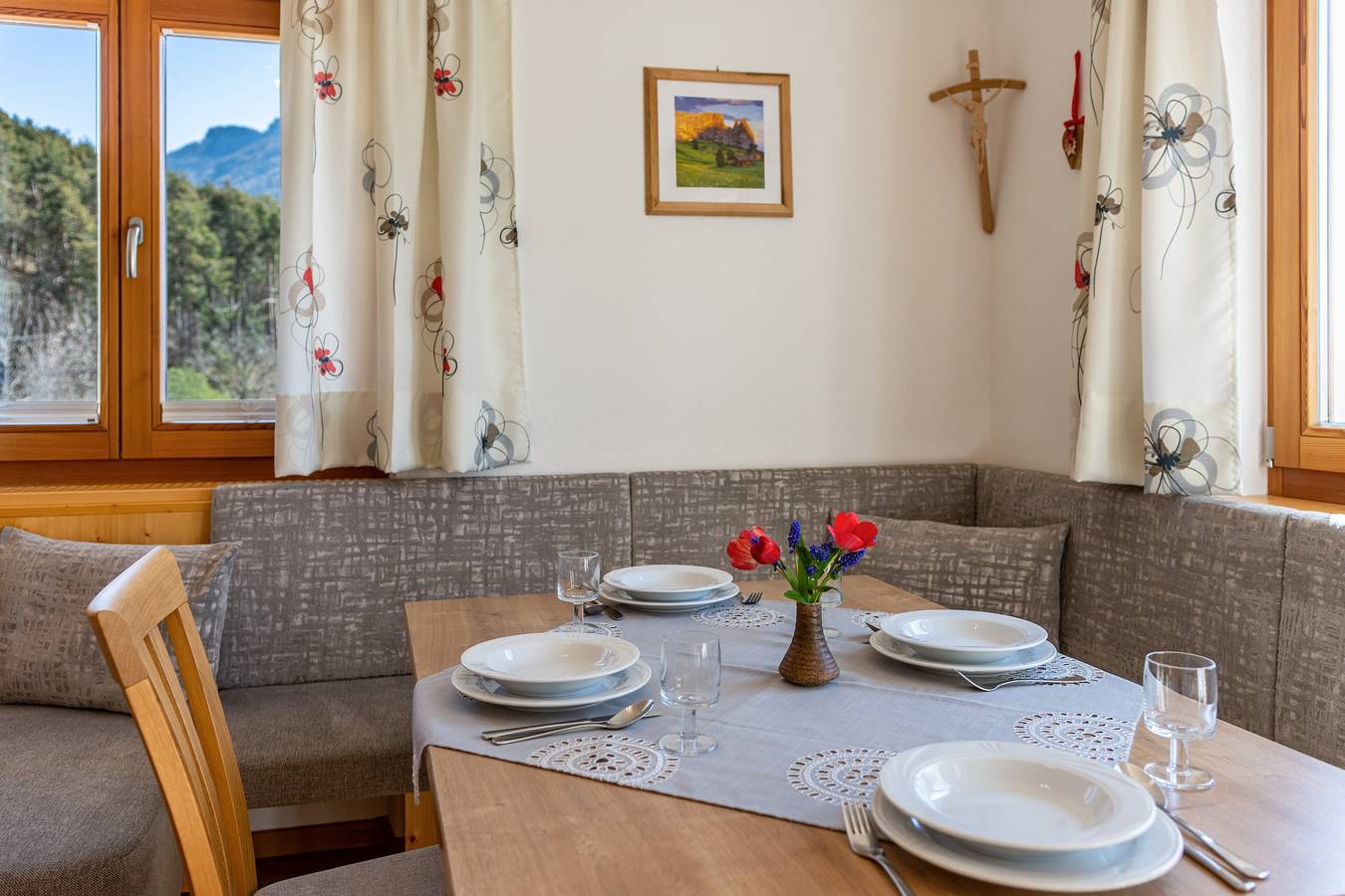 Entire apartment, Holiday Apartment 'Thusnelda C' with Mountain View, Balconies & Wi-Fi in Telfen-Lanzin, Kastelruth