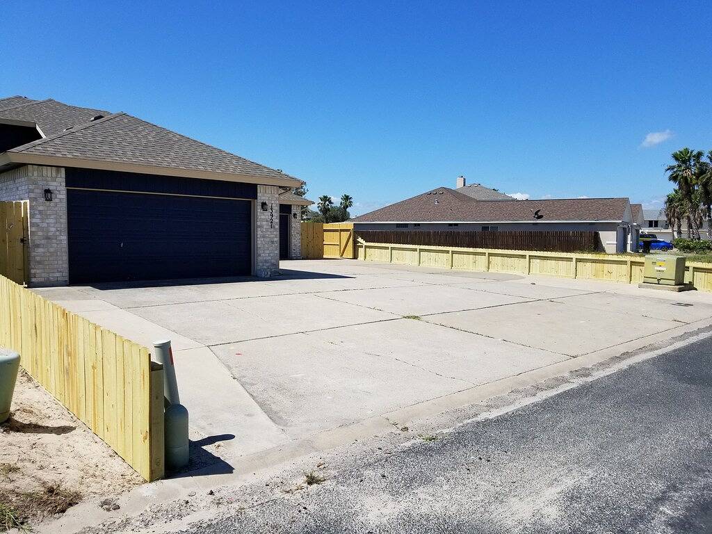 Top Level Canal Water Front Home mit Bootsanlegestelle und extra Parkplatz! in North Padre Island, Corpus Christi