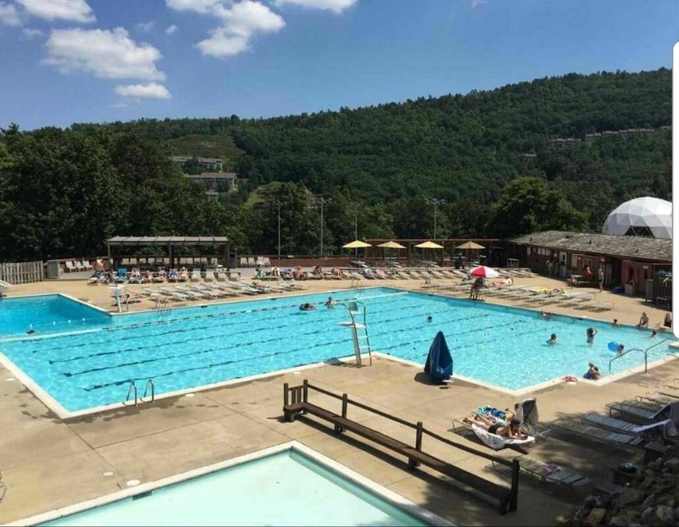 Moutain Top Log home mit Blick auf die Piste in Massanutten, Blue Ridge Mountains